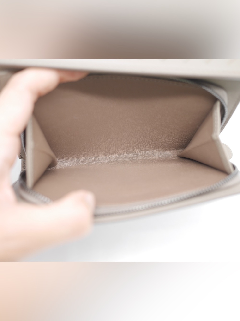 🍓BOTTEGA VENETTA Medium Wallet - Picture 5 of 13